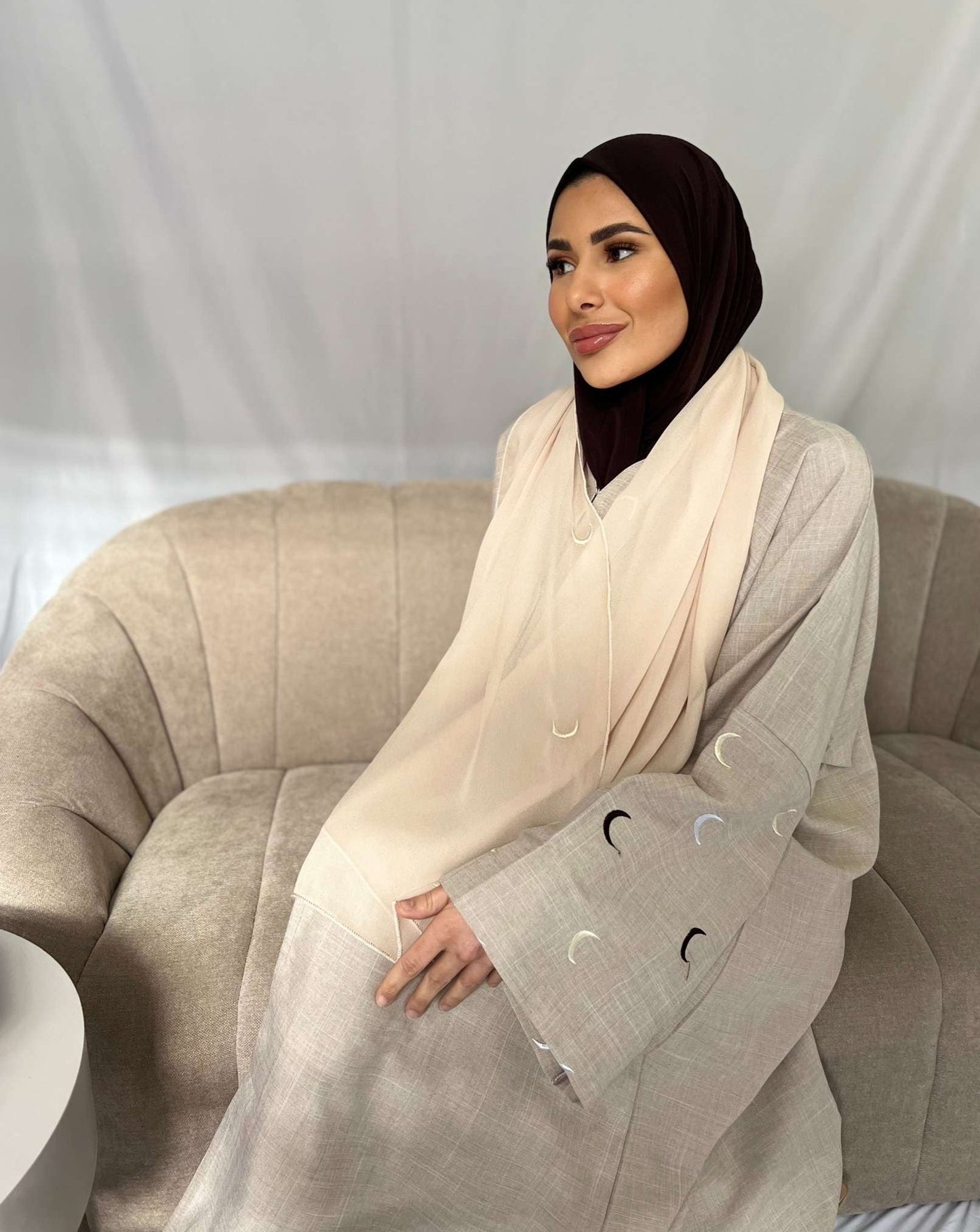 QAMAR abaya beige